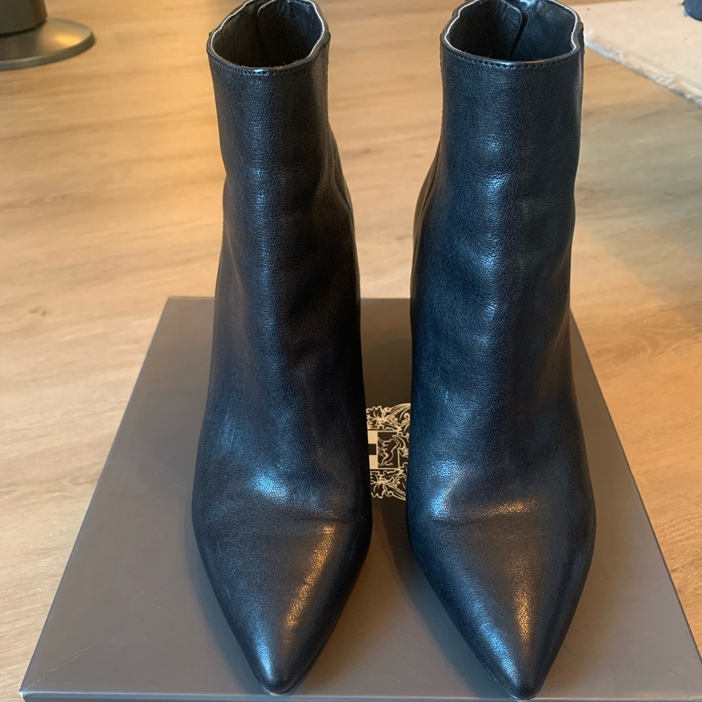 Vince camuto black benedie bootie size 10